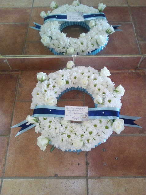 navy and white ring sympathy arrangement